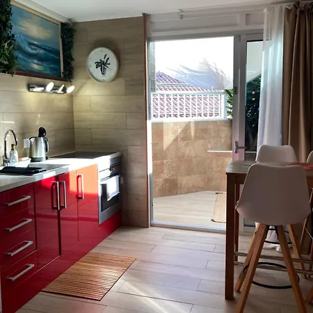 With Terrace And Pool, Cristianos דירה