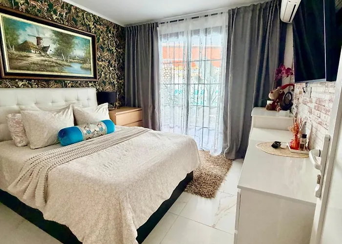 With Terrace And Pool, Cristianos Διαμέρισμα *