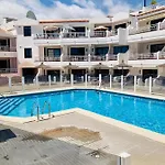 With Terrace And Pool, Cristianos شقة لوس كريستيانوس