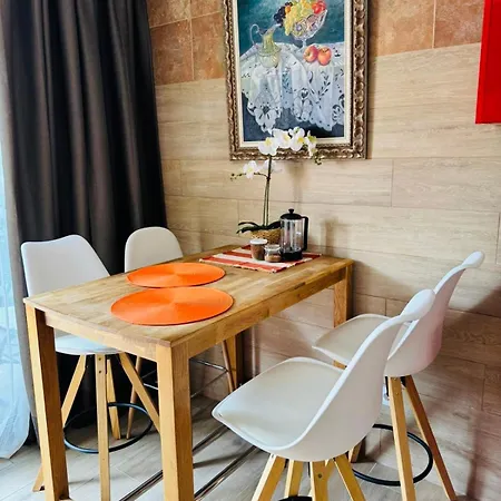Apartment With Terrace And Pool, Cristianos