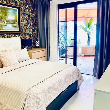 With Terrace And Pool, Cristianos Apartamento *