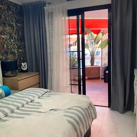 Appartement With Terrace And Pool, Cristianos