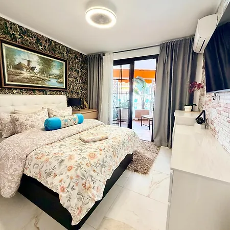 With Terrace And Pool, Cristianos Apartamento *