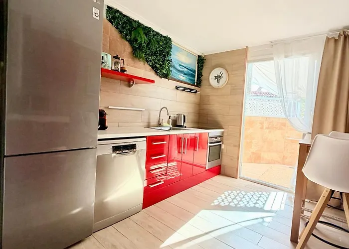 Apartmán With Terrace And Pool, Cristianos *