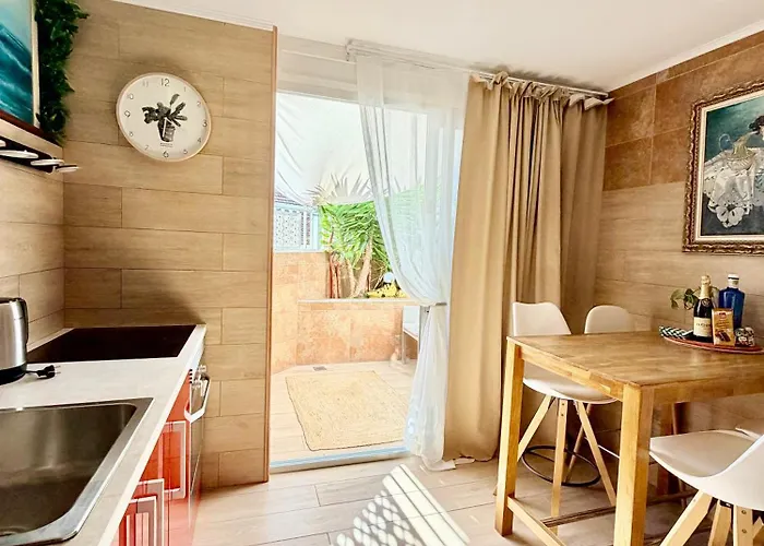 Apartmán With Terrace And Pool, Cristianos Los Cristianos (Tenerife)