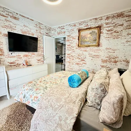 شقة With Terrace And Pool, Cristianos