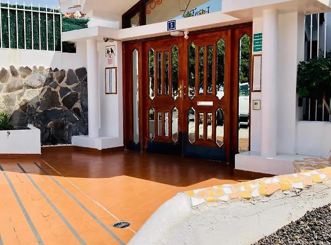 With Terrace And Pool, Cristianos شقة لوس كريستيانوس