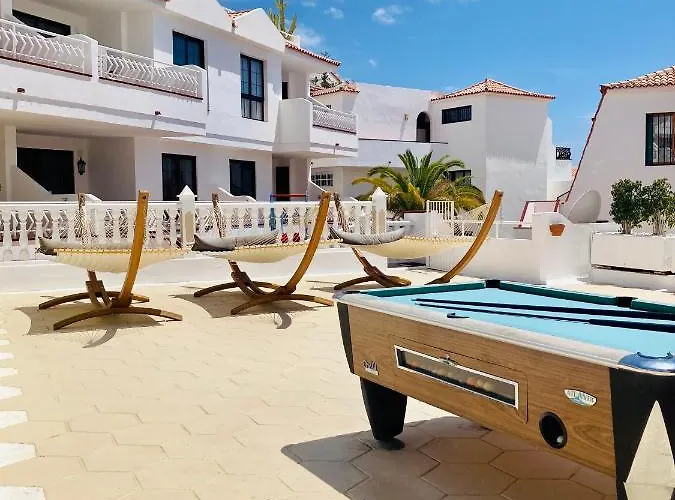 شقة With Terrace And Pool, Cristianos