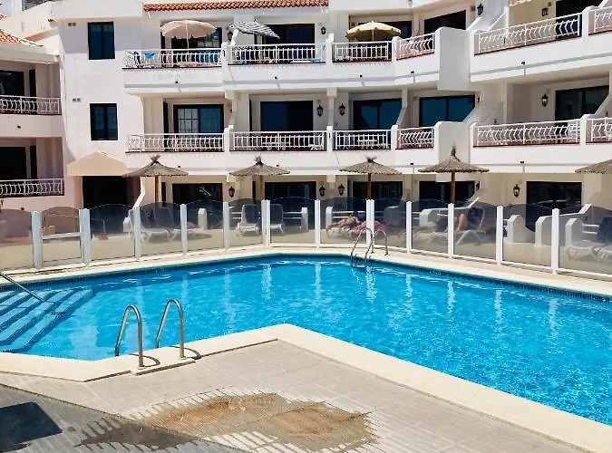 With Terrace And Pool, Cristianos شقة لوس كريستيانوس