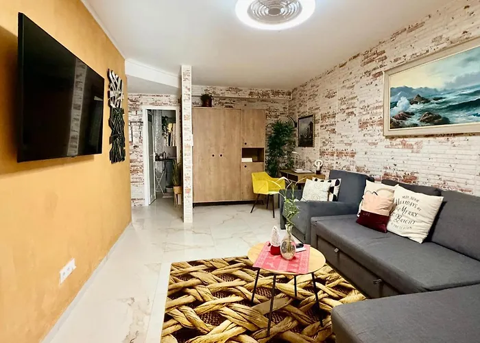 With Terrace And Pool, Cristianos شقة لوس كريستيانوس