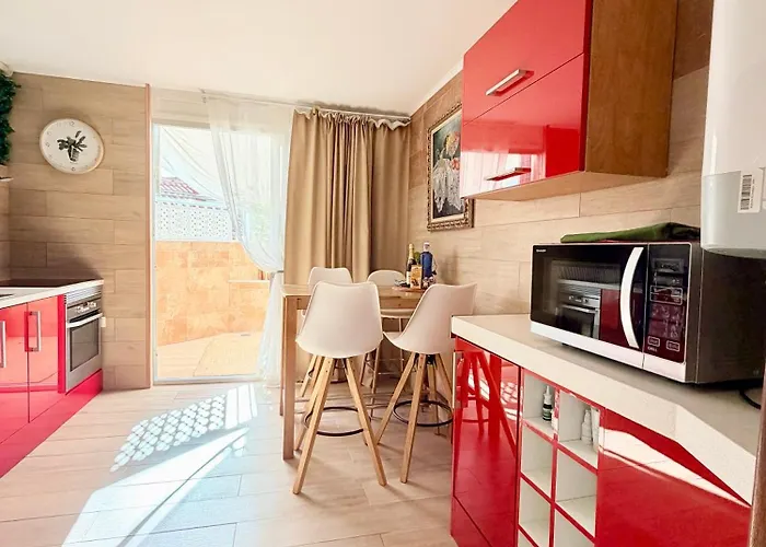 شقة With Terrace And Pool, Cristianos