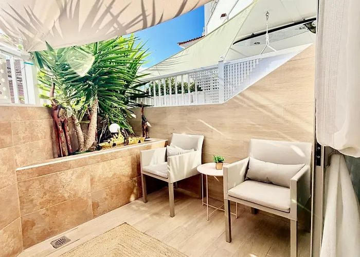 With Terrace And Pool, Cristianos شقة *